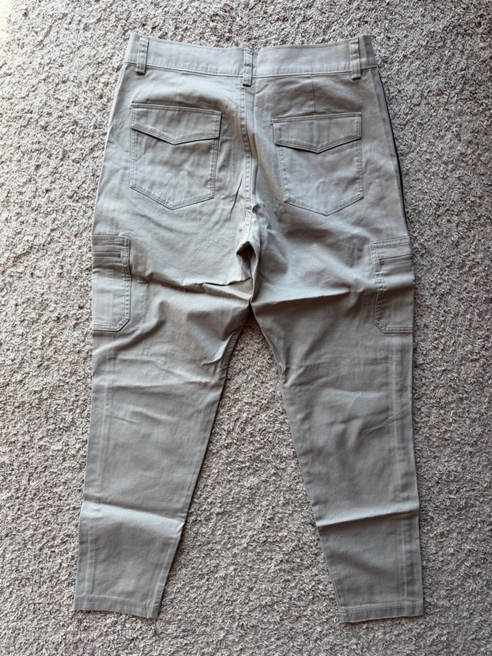 NWT Athleta Women’s Khaki Sumit Cargo Pants with Black & White Side Stripes - Picture 3 of 5